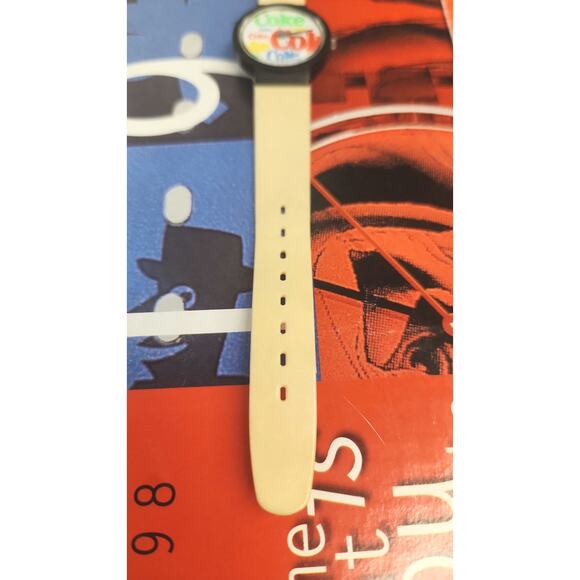 Vintage Coca-Cola Watch 30MM new old stock with the original case & new battery - Picture 4 of 9